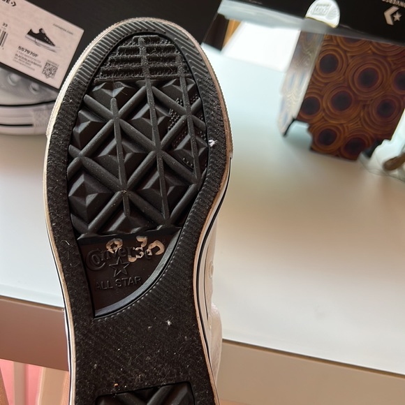 Converse ALL STAR white and black. Size 6. In excellent conditions - Picture 9 of 9